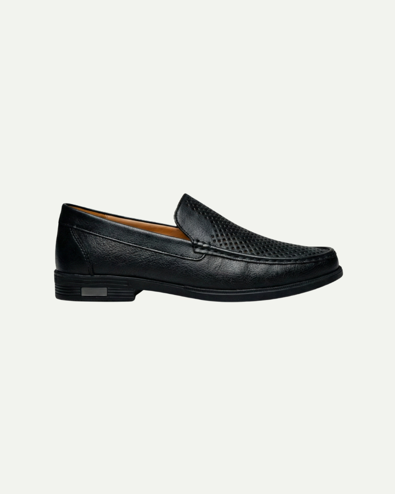 Men’s black leather slip-on loafers with textured upper by Aveloire