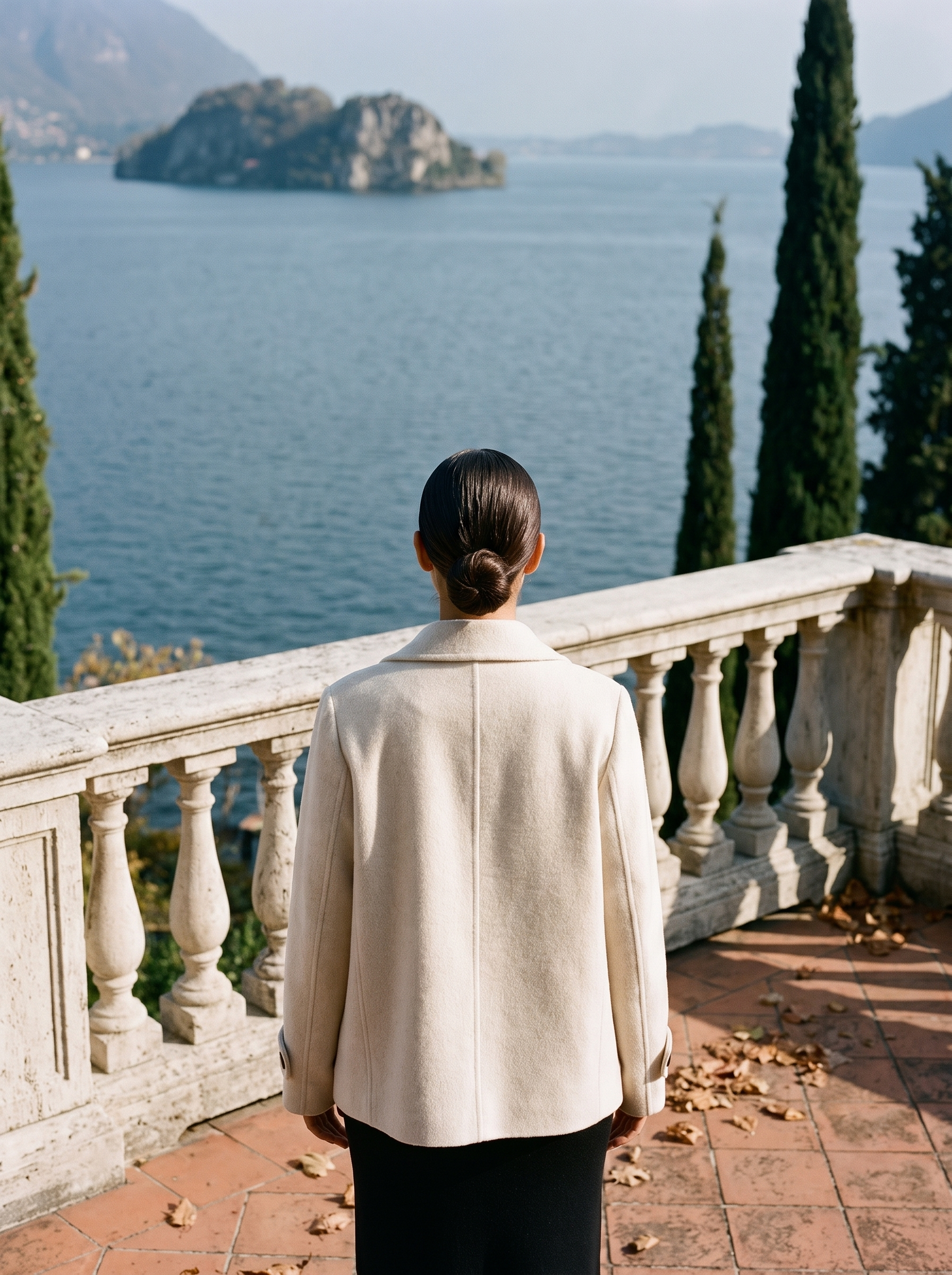 Cream ladies overcoat, double breasted, back view — Aveloire