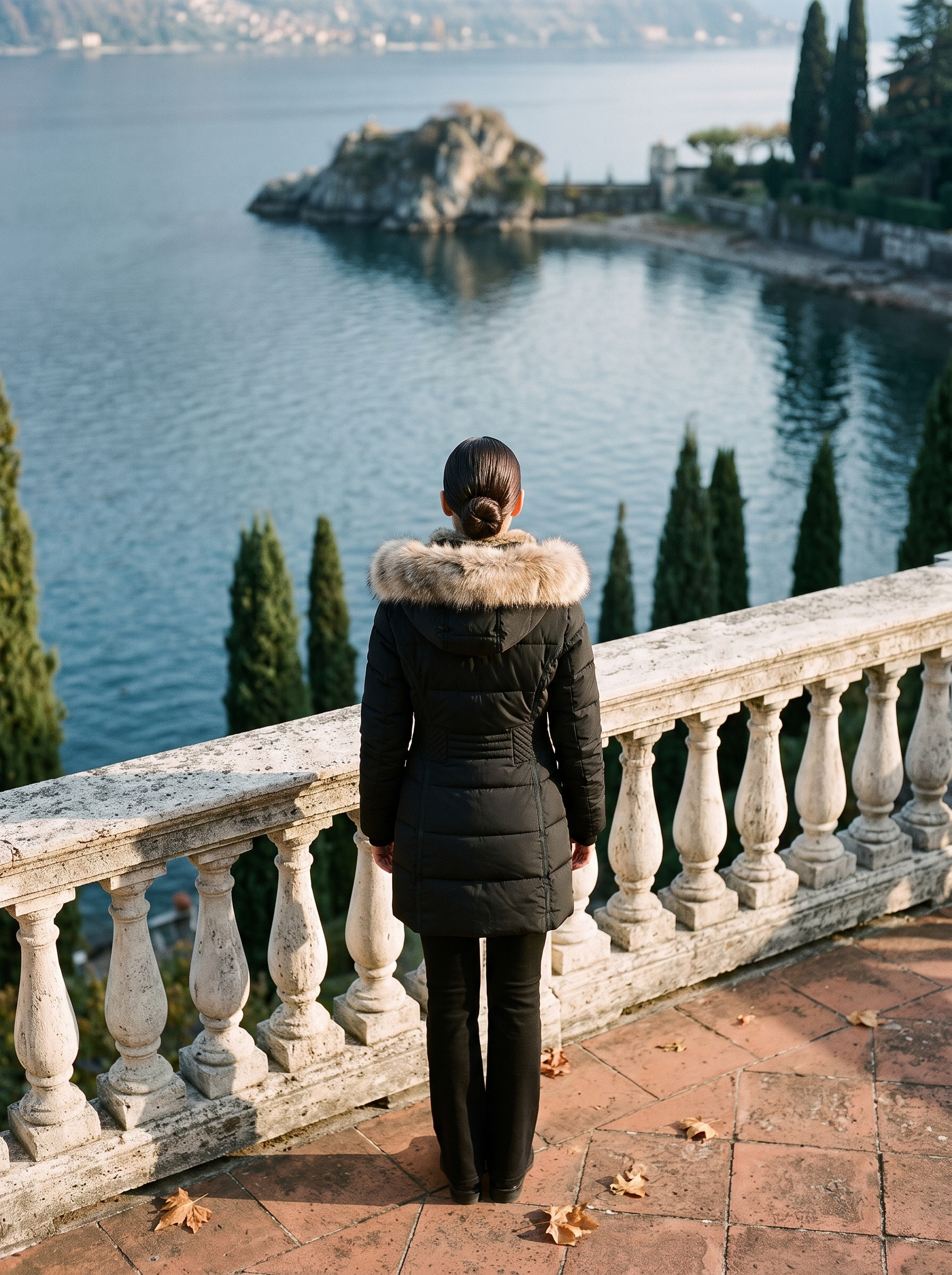 Black long puffer coat for women, back product shot — Aveloire