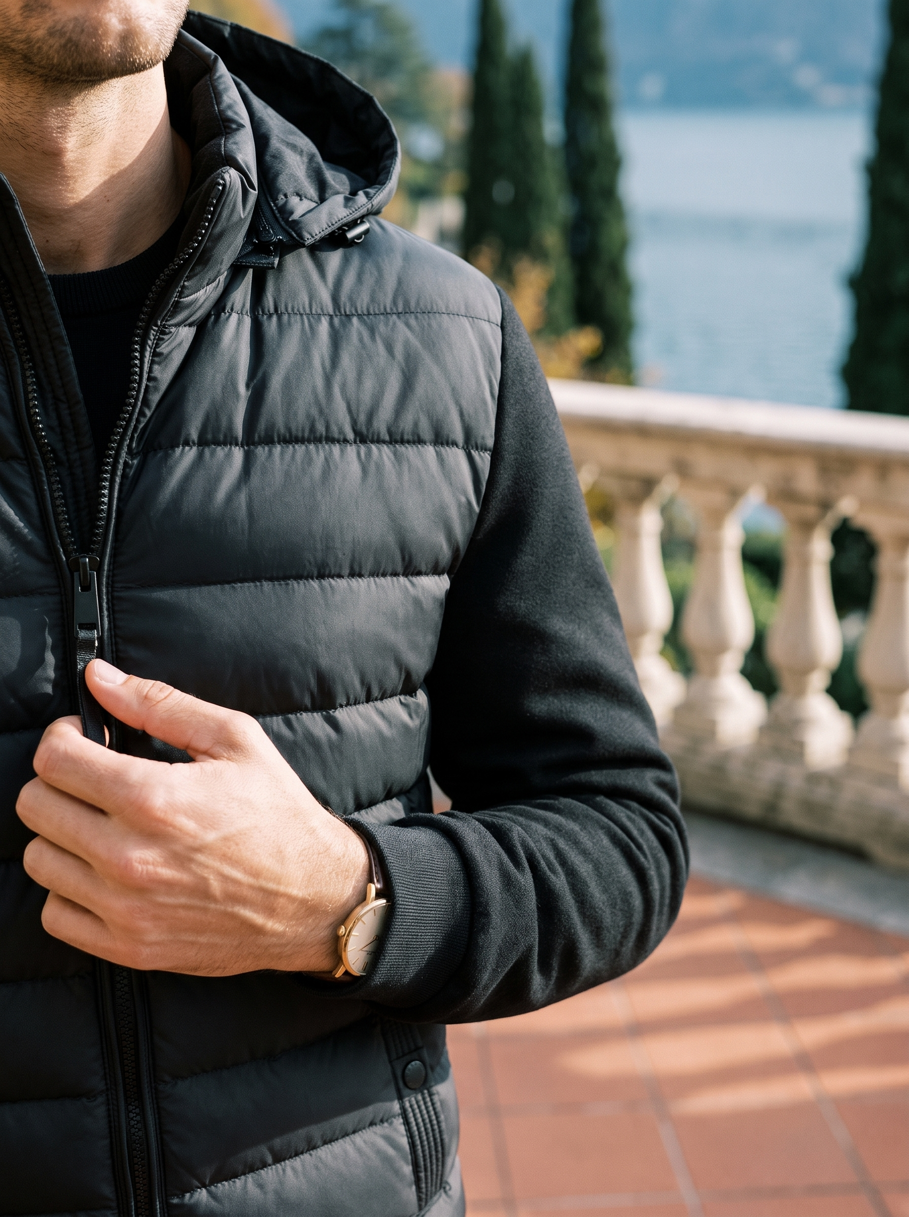 Close-up of the hood and zip on the black down puffer jacket — Aveloire