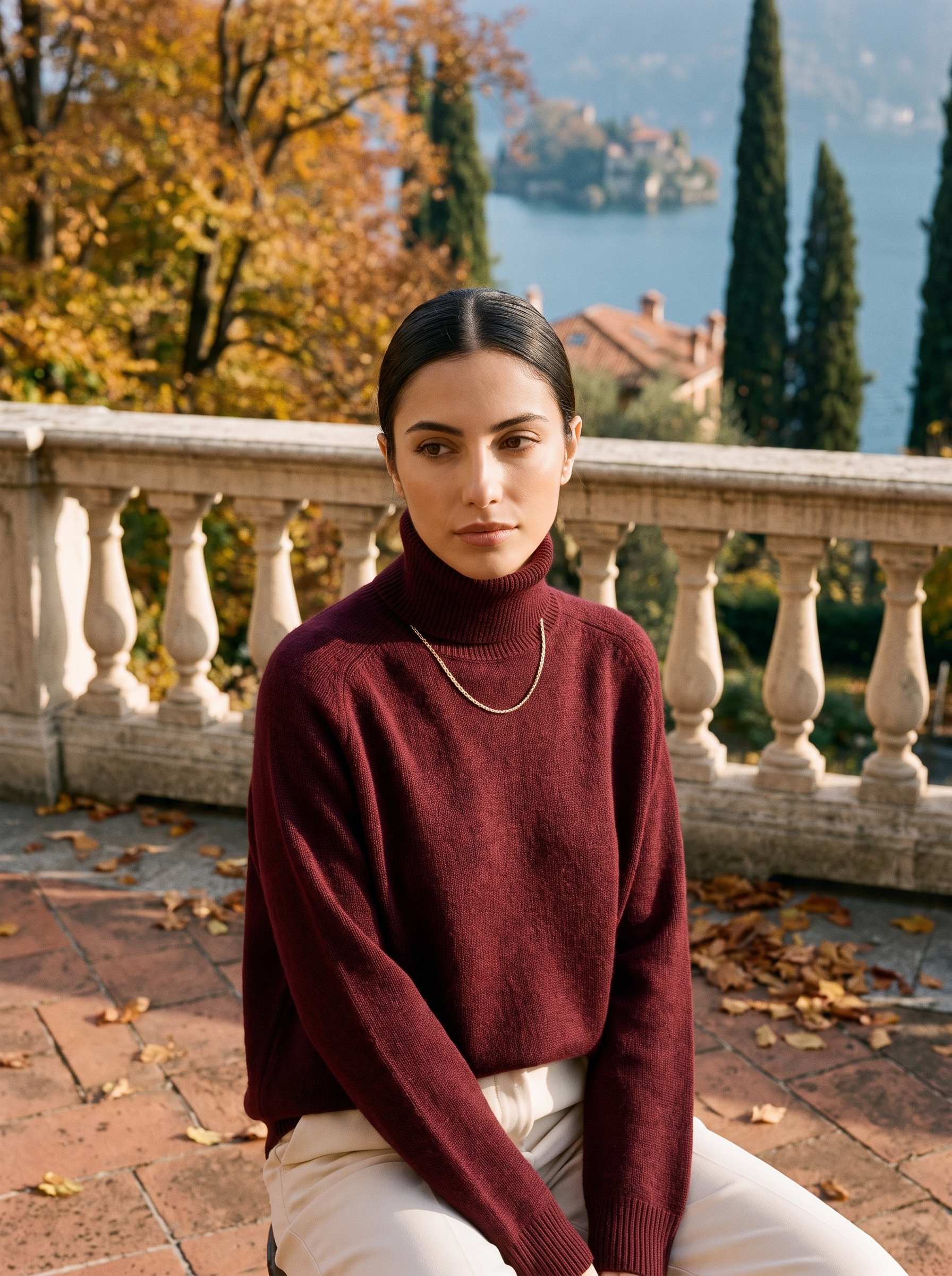 Woman wearing a burgundy women's turtleneck sweater by Lake Como - Aveloire