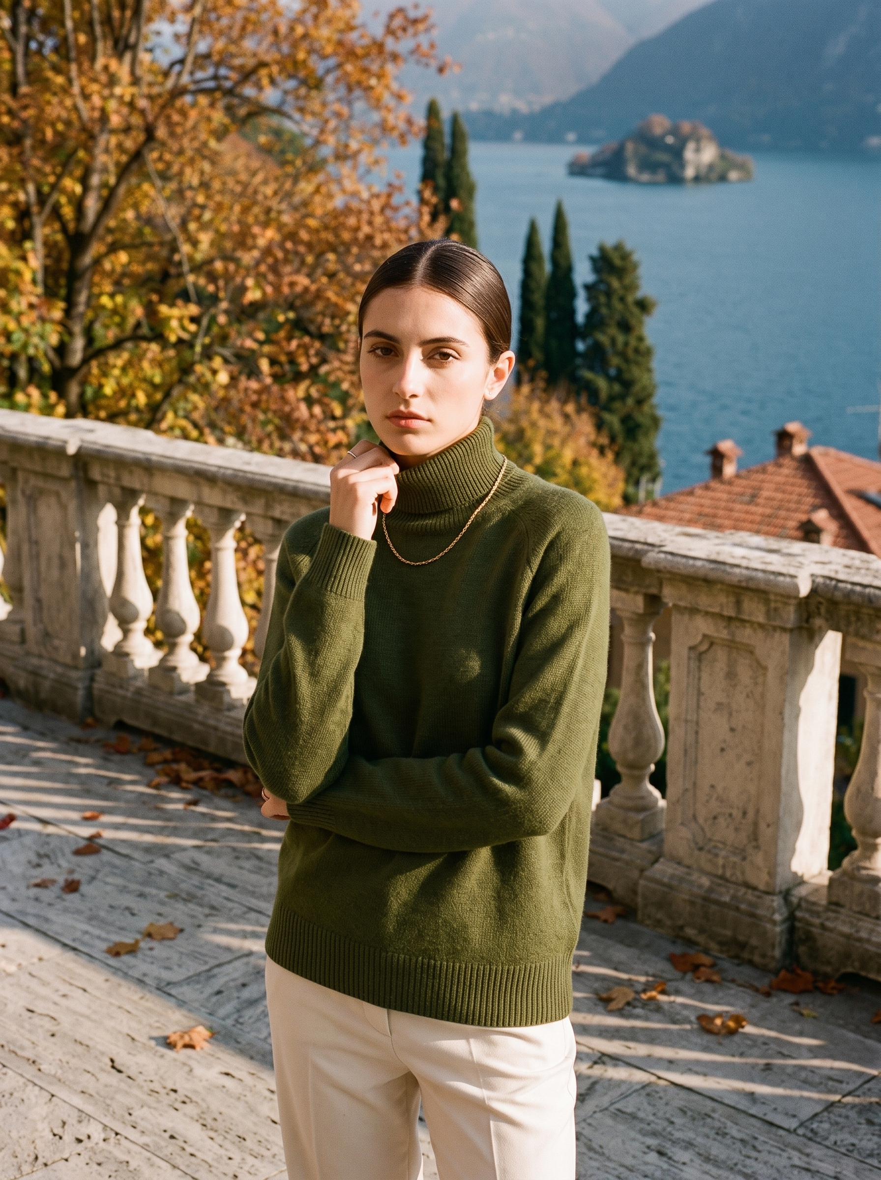Woman wearing an army green women's turtleneck sweater by Lake Como - Aveloire